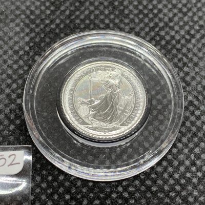 2025 (New) England Britannia Platinum 1/10 oz coin #10852